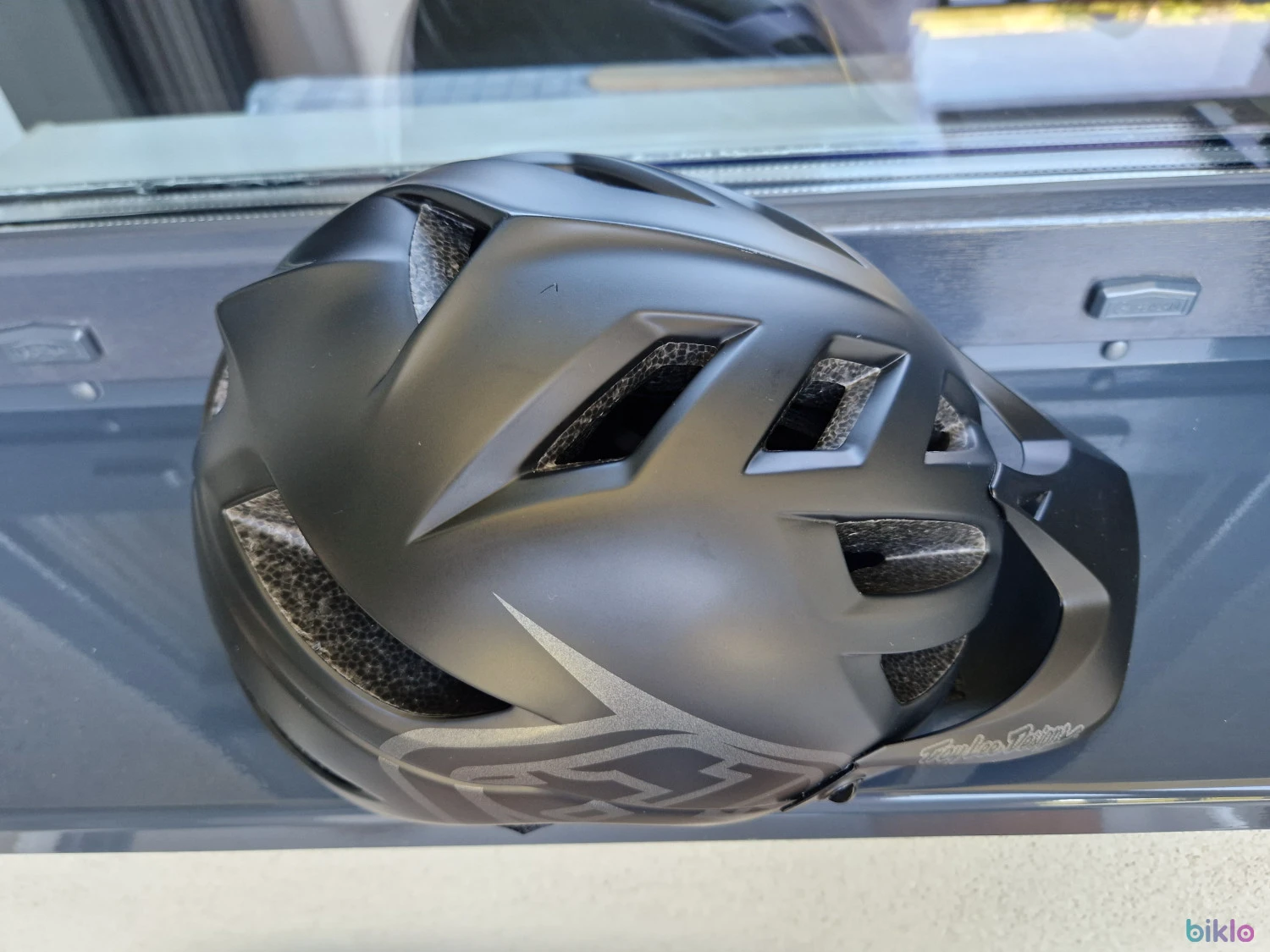 5. Casca Troy Lee Designs A1
