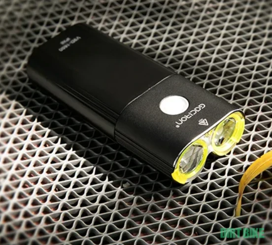 1. Far bicicleta Gaciron 1800 lumeni USB Type-C
