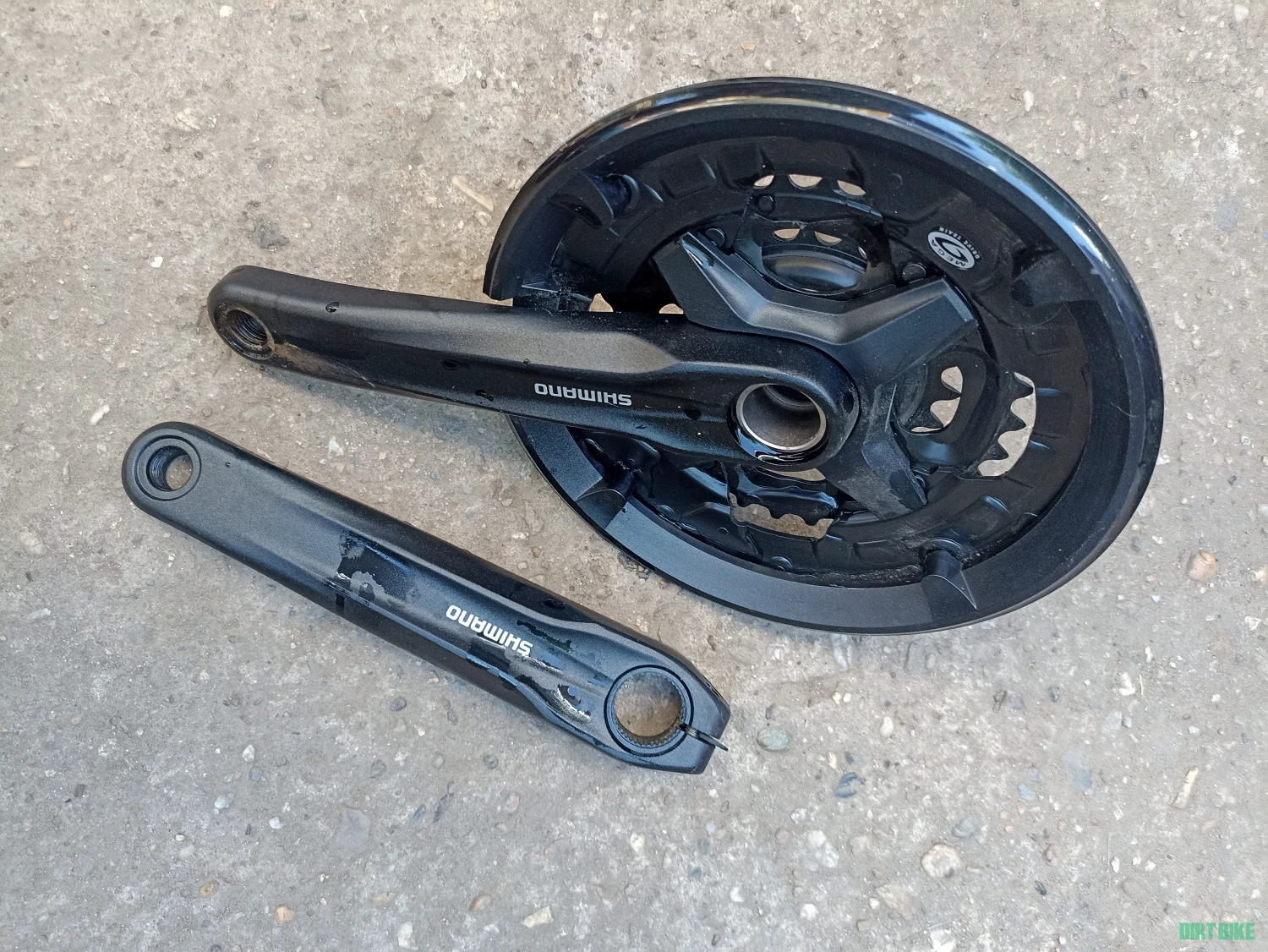 1. Angrenaj shimano FC MT210 nou