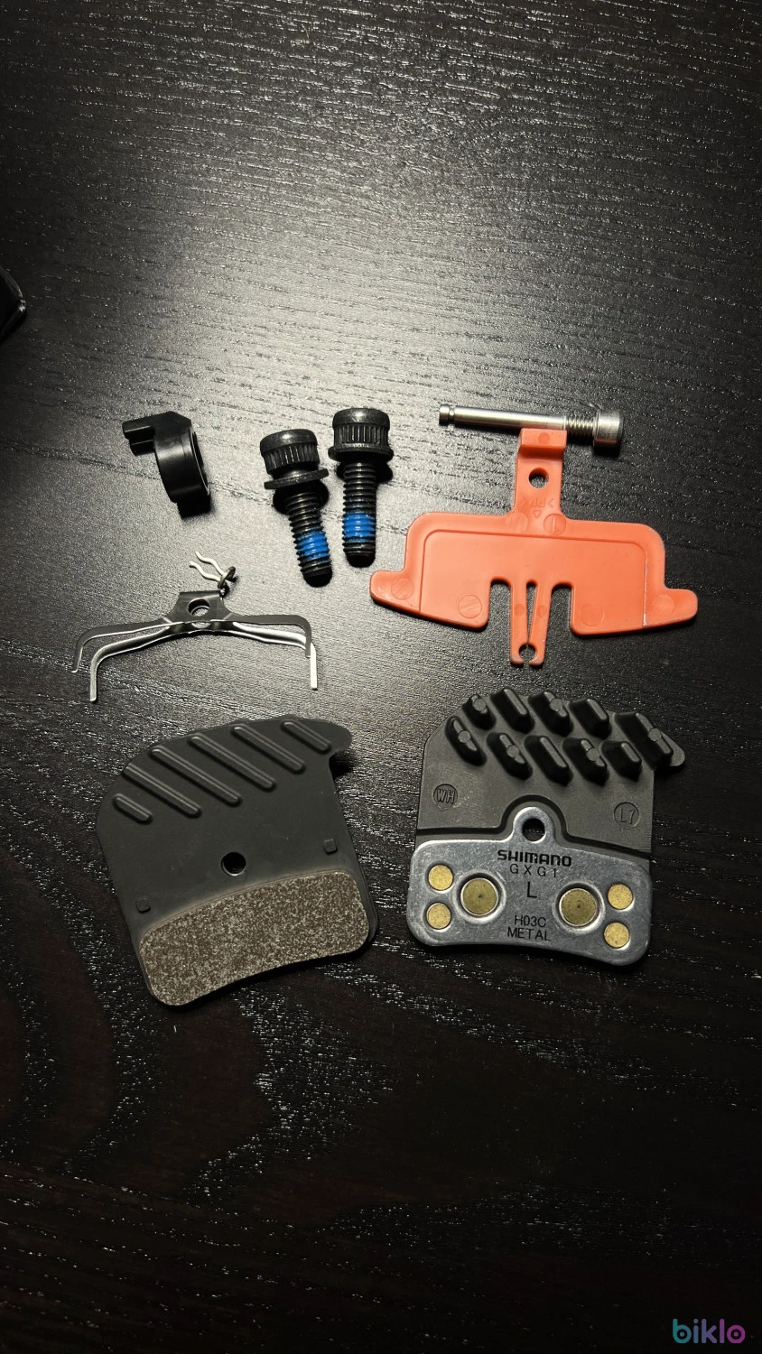 4. SHIMANO BR-M820 Etrier de frână Saint hidraulic Post Mount+plăcuțe H03C