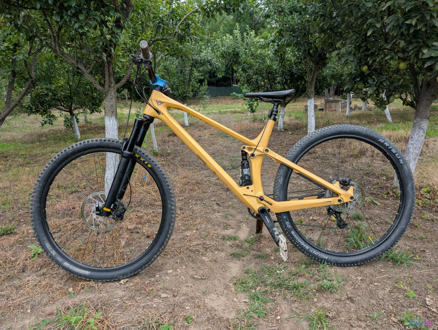 4. Bicicleta YT industries Izzo 2023