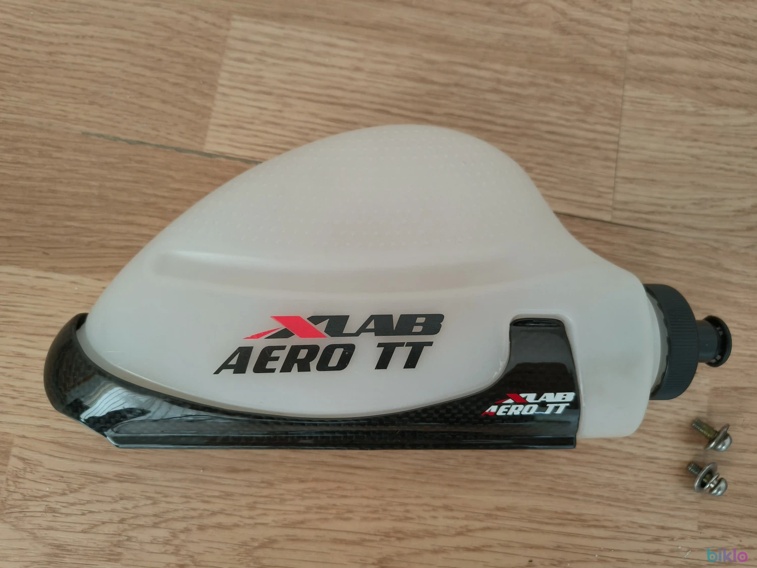 1. Suport Carbon + Bidon XLAB Aero TT