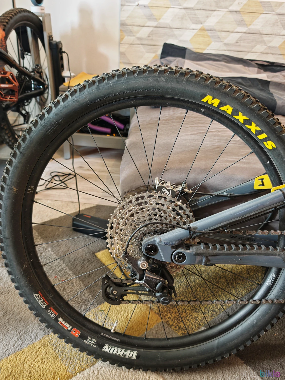 8. 2022 Nukeproof Megawatt 297 Comp Mountain E-Bike - Medium