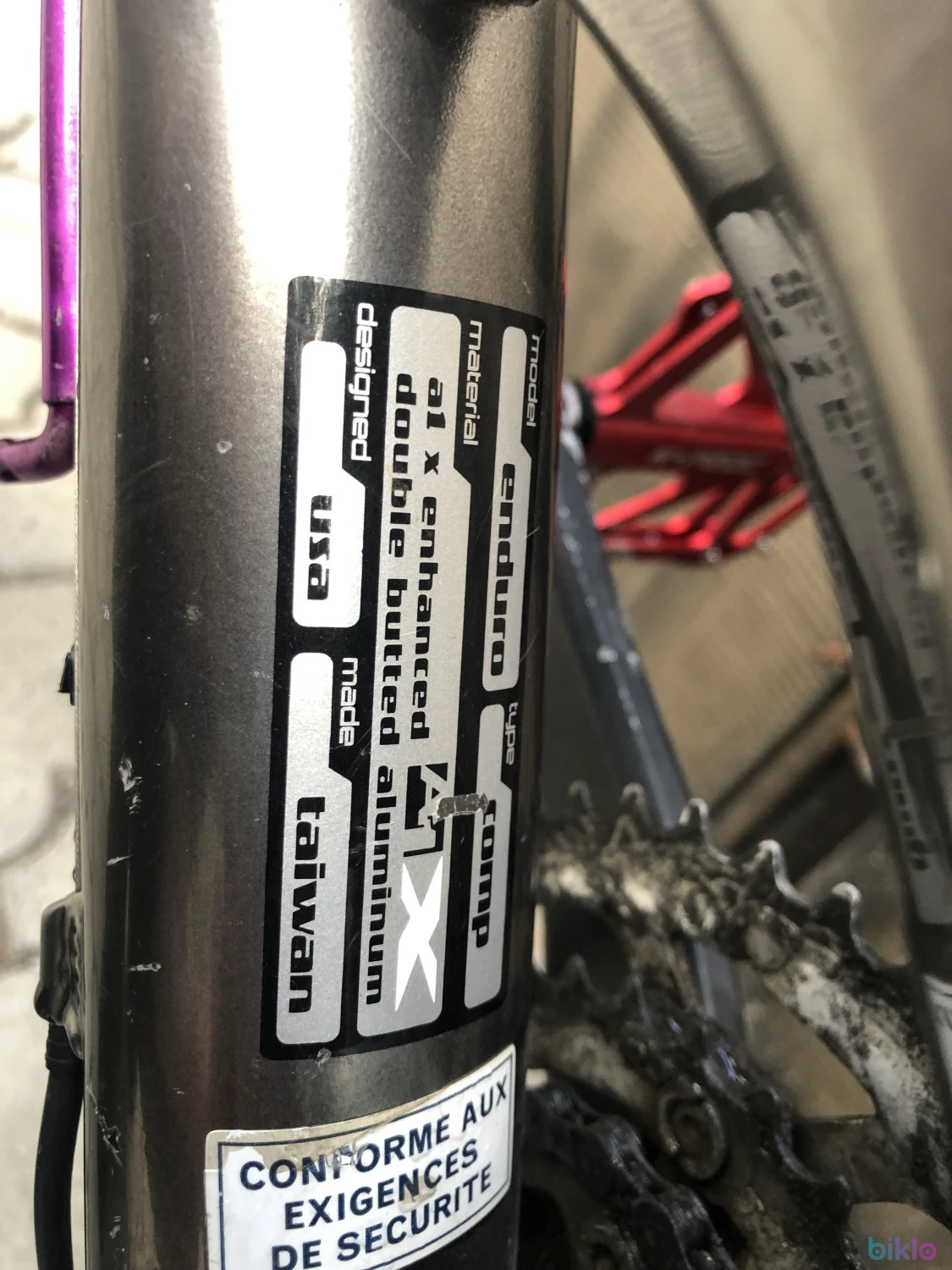 8. Bicicleta enduro Specialized