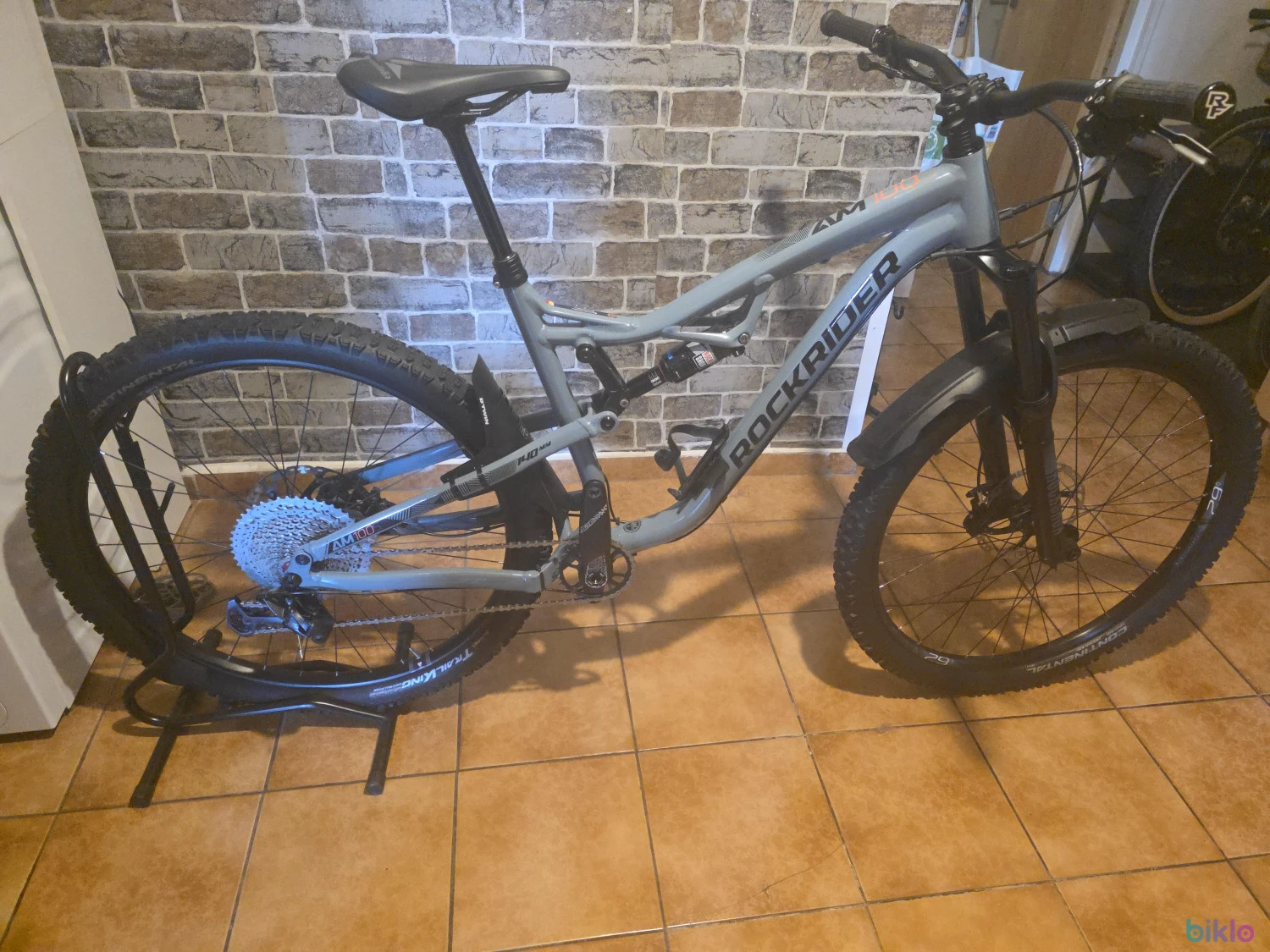 1. Rockrider AM100S