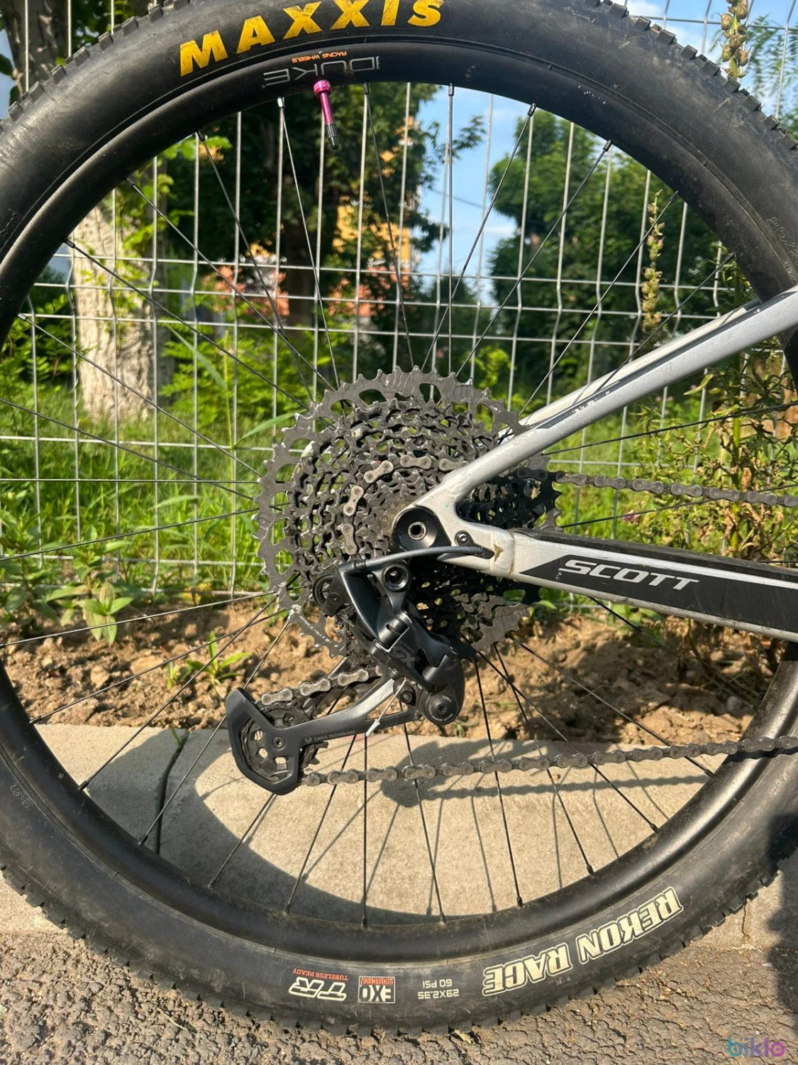 6. Vând bicicletă Scott Spark Custom