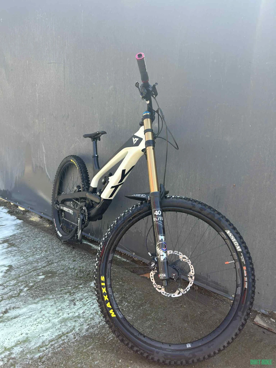 9. Yt tues cf pro race 27.5, pretul e negociabil
