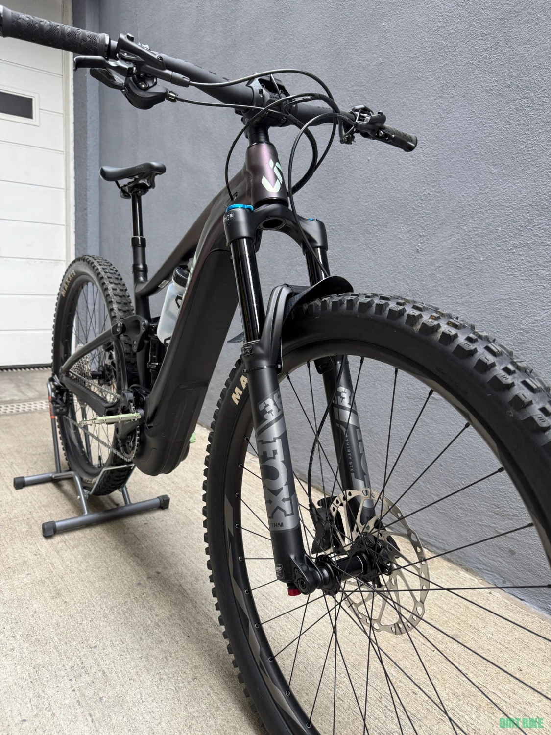 3. Bicicleta Electrica Liv Giant Intrigue X E+ 2 PRO 29'' Dark Iridiscent S
