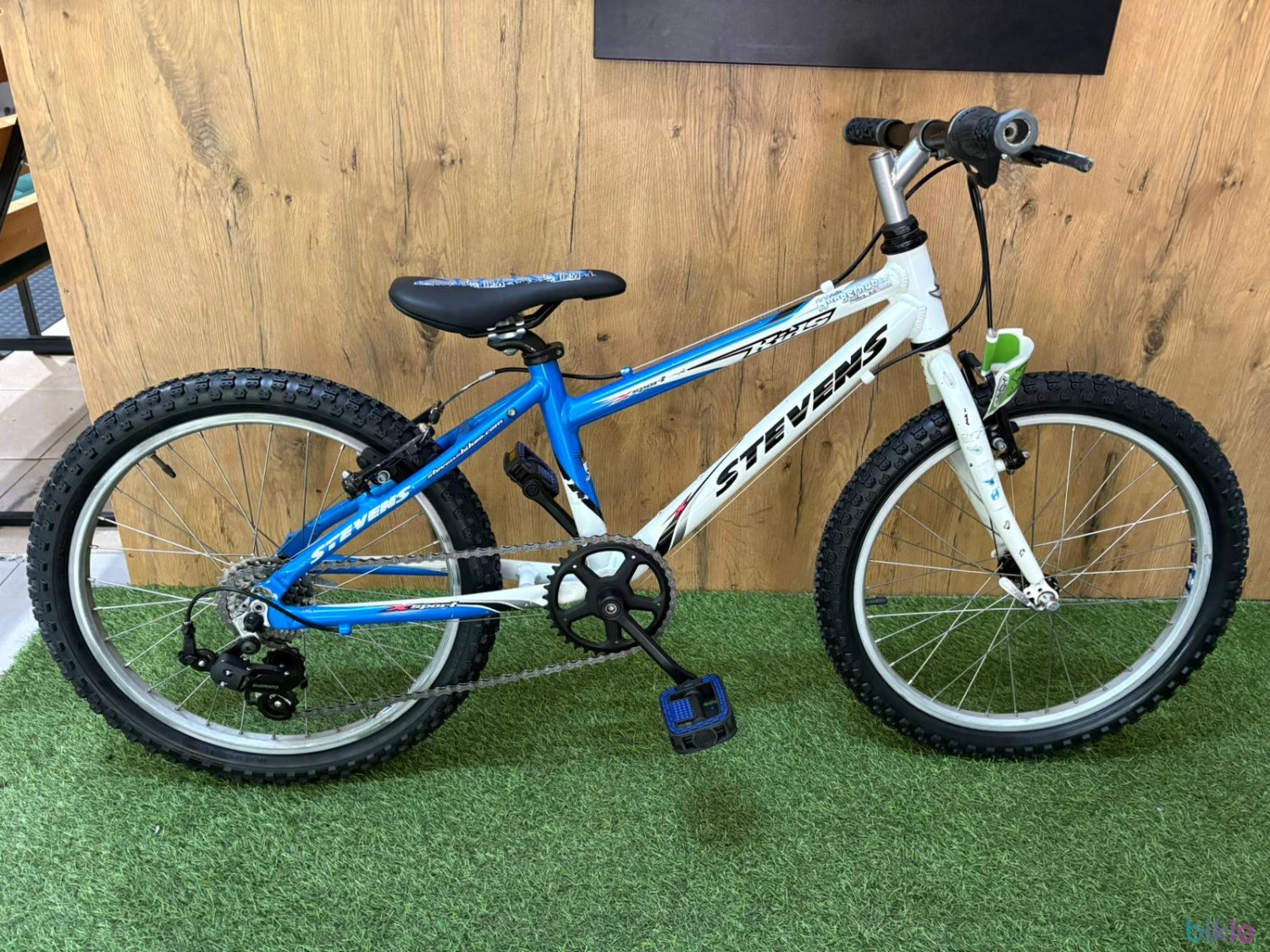 1. Bicicleta Stevens cu roti pe 20'' schimbator Shimano