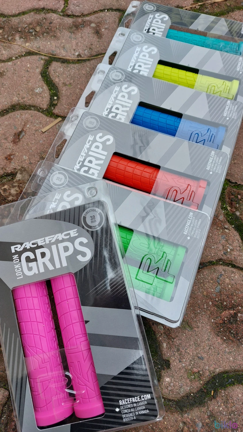 1. Mansoane Race Face Grippler Lock-On 30mm Grips - diferite culori