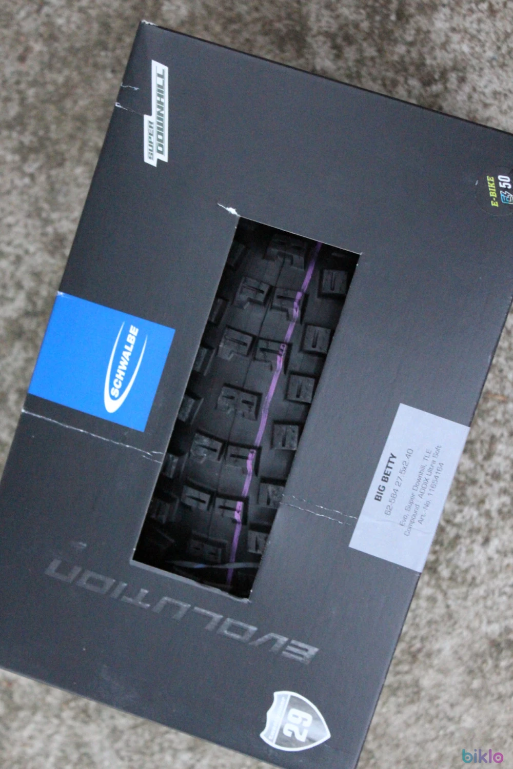 1. Schwalbe Big Betty Evo Super Downhill 27.5x2.40" Addix Ultra Soft E-50 - pliabil TLR
