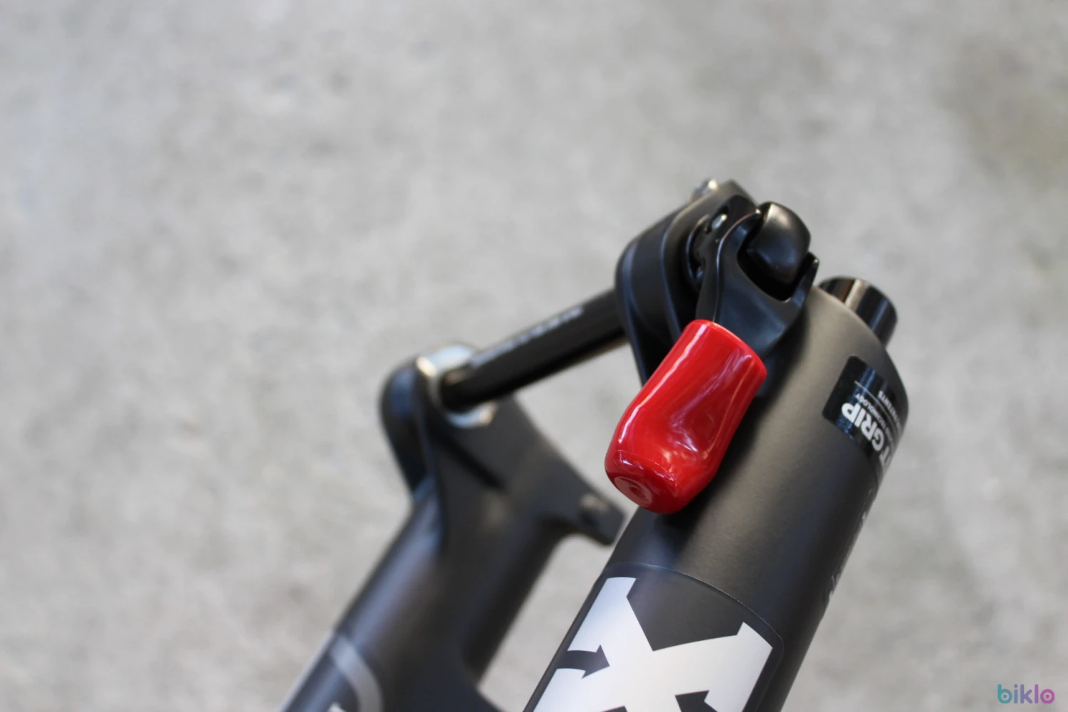 3. Furca suspensie Fox 38 Performance Grip - 180mm 29inch Tapered Boost