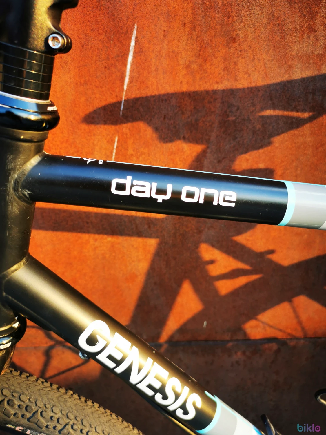 2. Bicicleta Genesis Day One - Cromo - Single speed