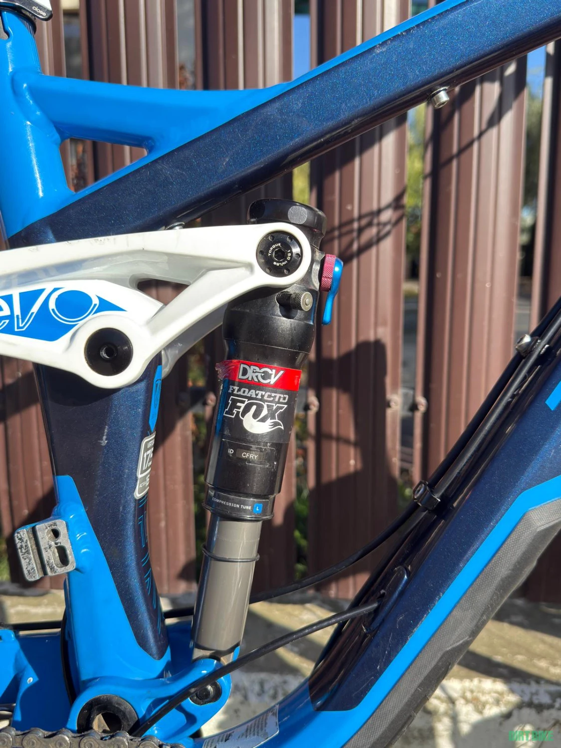 8. Vand bicicleta Trek Slash 8 2013