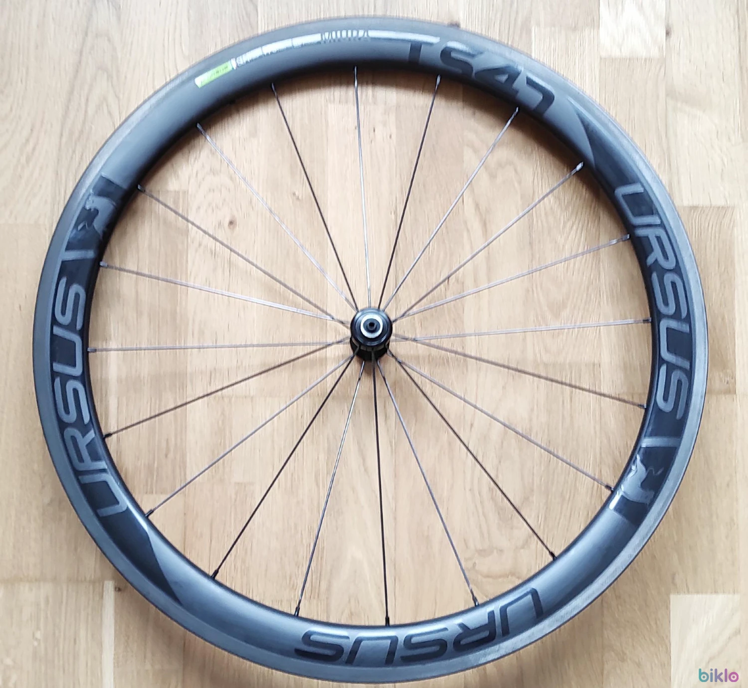 1. Roata fata cursiera carbon Ursus Miura TS47 tubulara made in Italy, 652 grame, noua