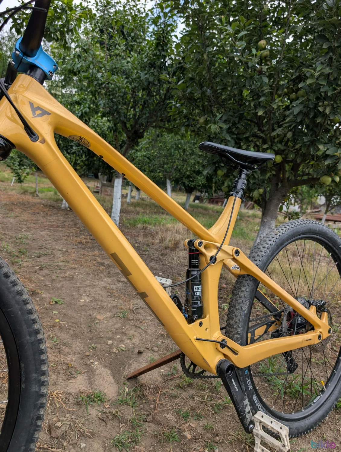 9. Bicicleta YT industries Izzo 2023