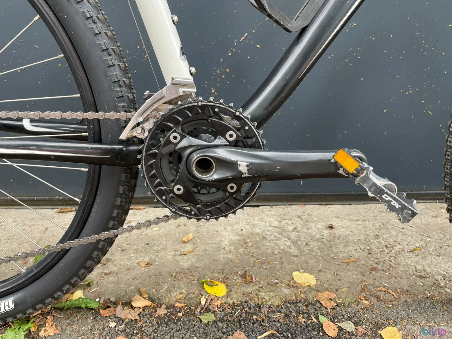 3. Specialized HardRock Sport Disc de 26”, mărime L