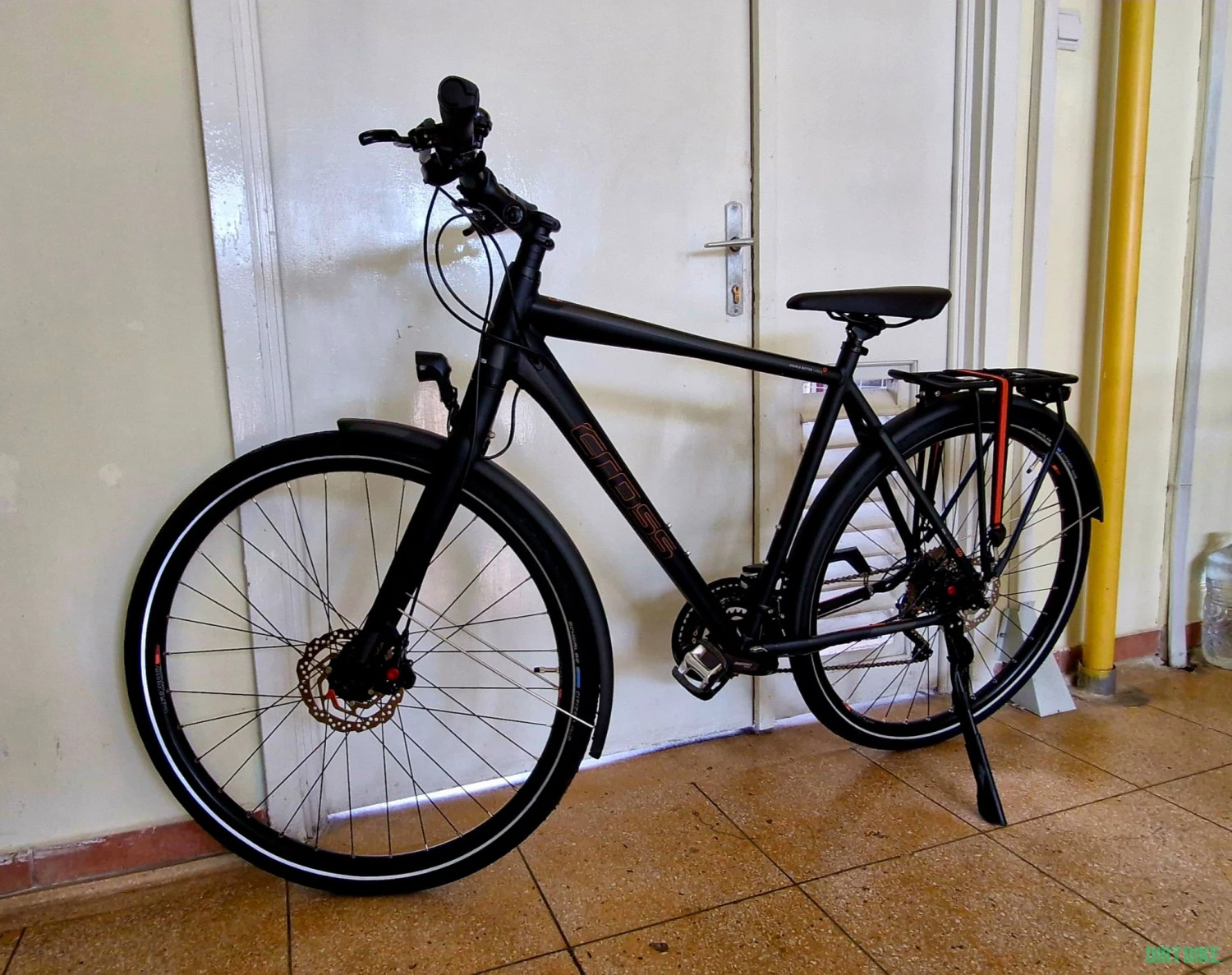 1. NOU: Bicicleta CROSS Quest Man Trekking 28 - marime cadru 55