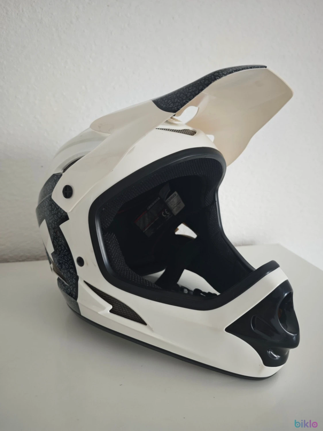 1. Casca full face SixSixOne comp shifted XL