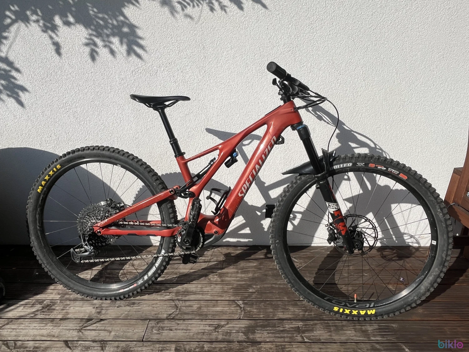 1. Specialized Turbo Levo SL Expert Carbon, model 2021, mărimea M, e-MTB full suspension, cu cadru din carbon.