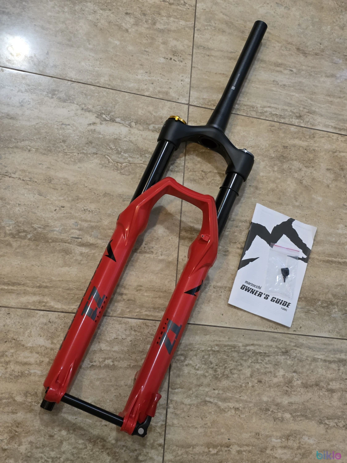 1. Marzocchi Bomber Z1 furca 29" Boost Tapered 150mm