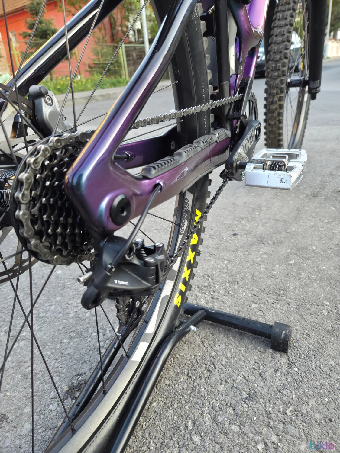 7. Mondraker Summum Carbor R Polaris