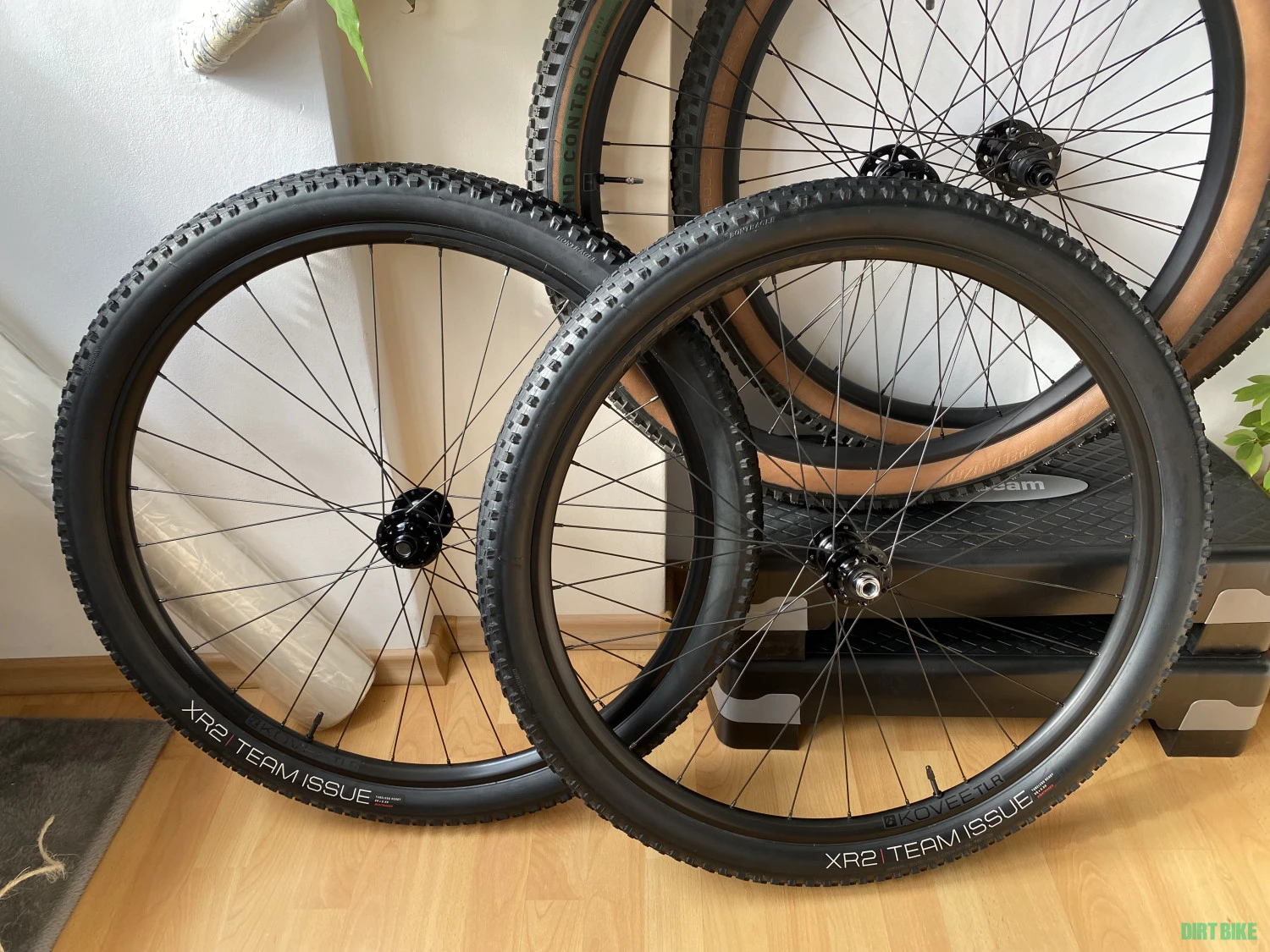 1. Bontrager Kovee TLR 29 Disc XR2 Team Issue 2.2