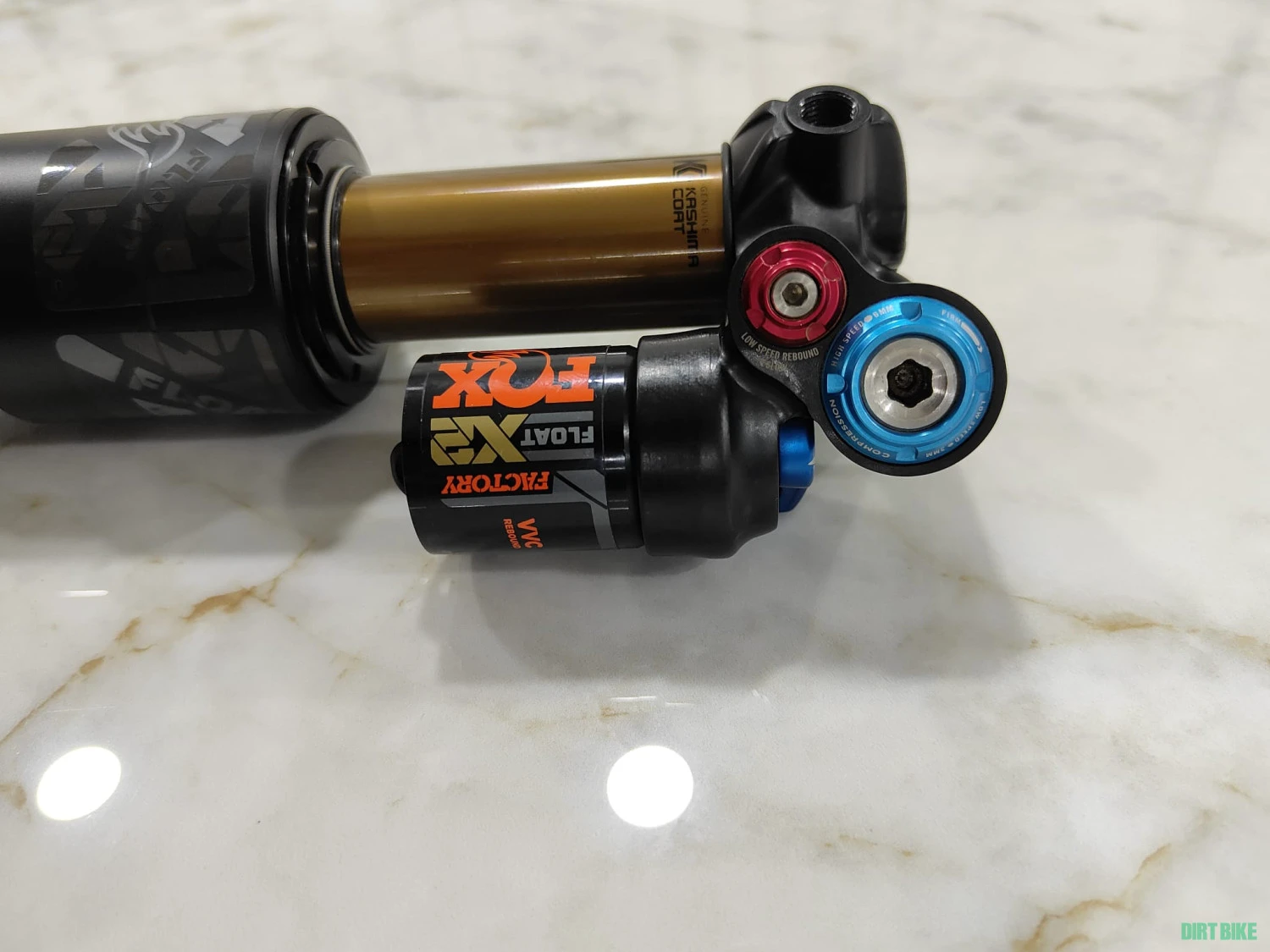 3. Amortizor spate FOX Float X2 Factory Trunnion 205x65mm Garantie pana 2026.dec