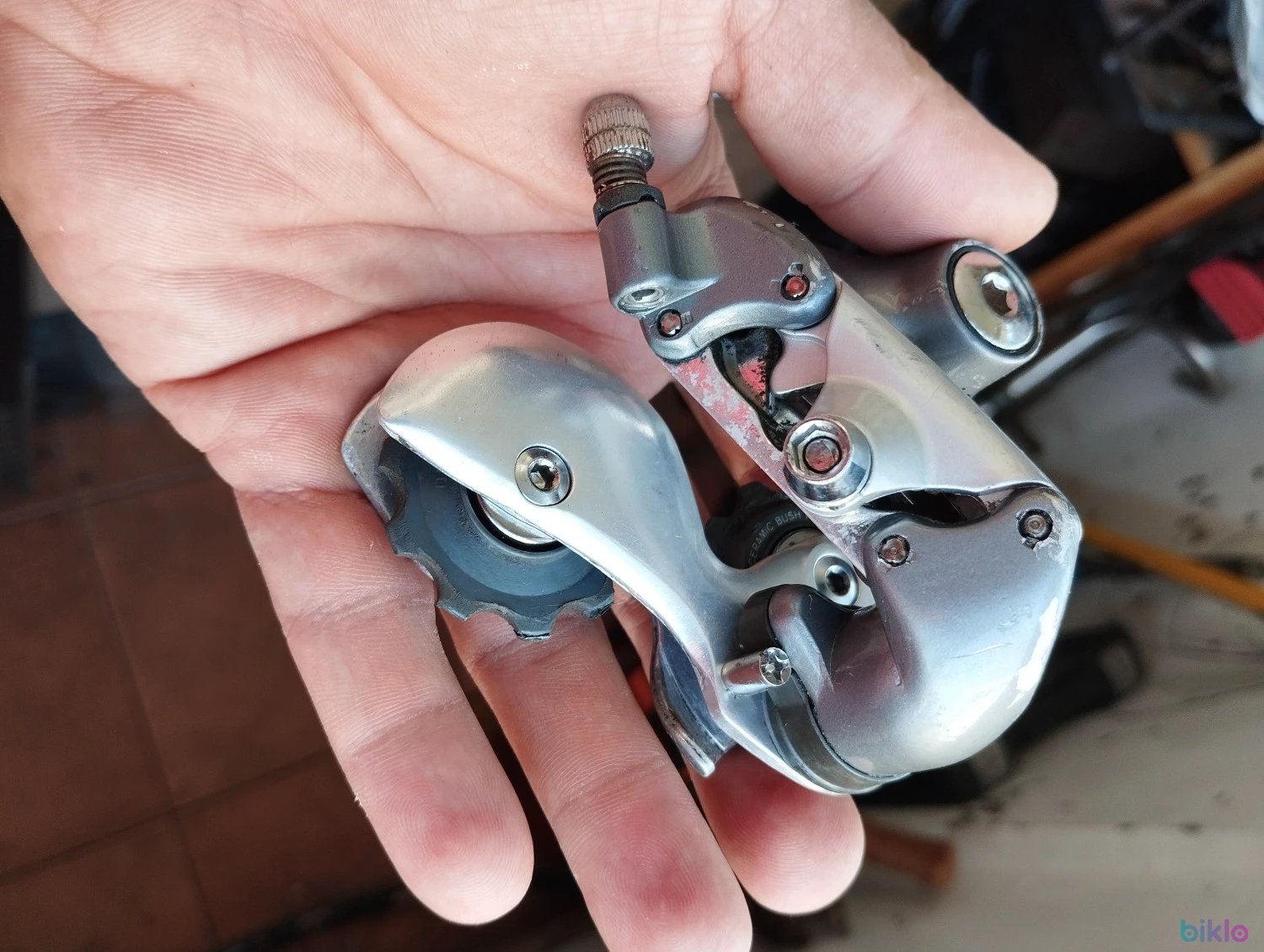 1. Schimbator pinioane Shimano 600