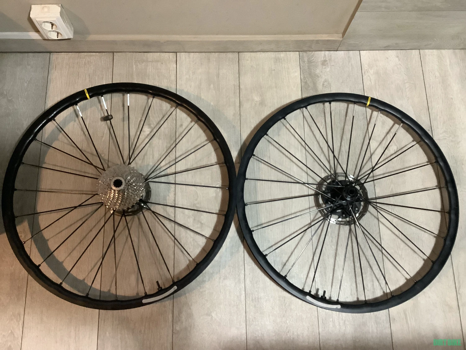 4. Roți Mavic Ksyrium SL Disc UST - Centerlock - TUBELESS road mtb cyclocross gravel