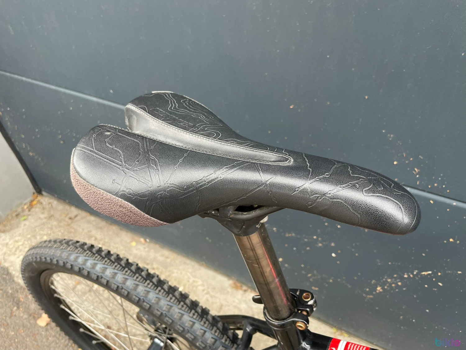 9. Specialized HardRock Sport Disc de 26”, mărime L
