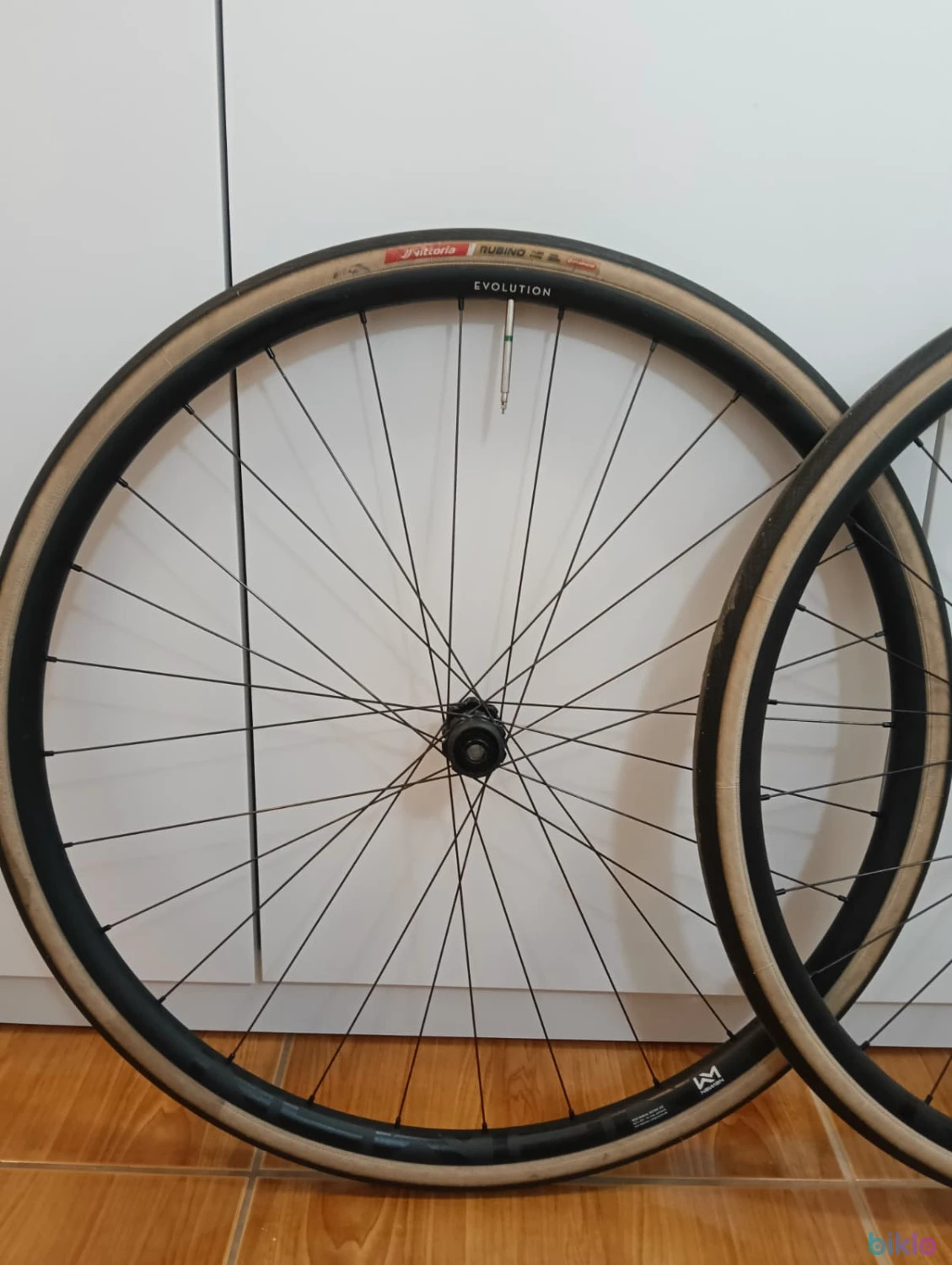 1. Vand roti sosea/CX/gravel Newmen XR25