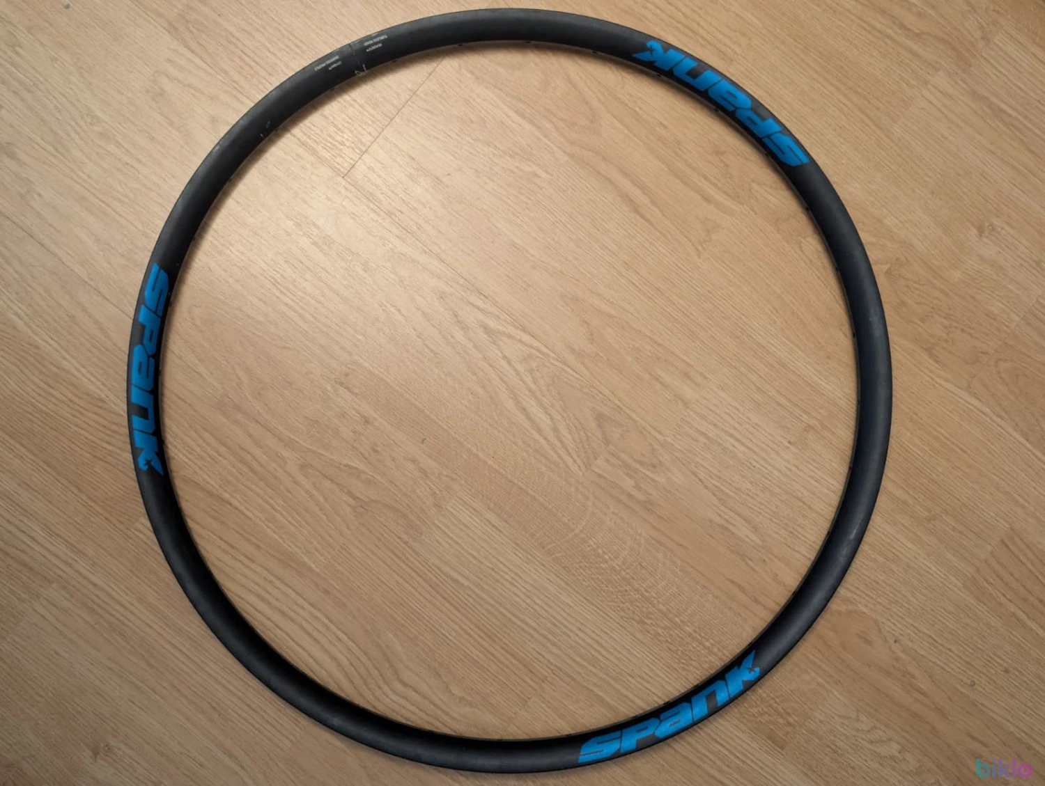 4. Jante Spank Spike 33 Shotpeen Blue