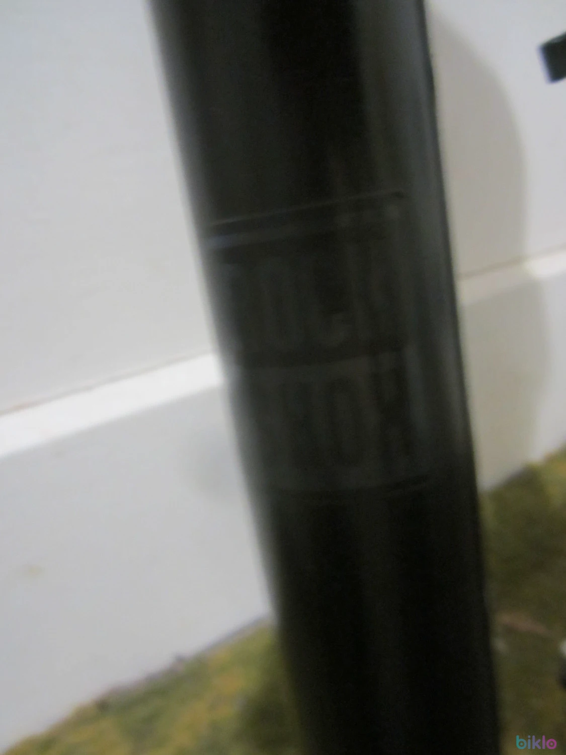 4. Furca pe aer rock shox paragon pt roata 28 cu far