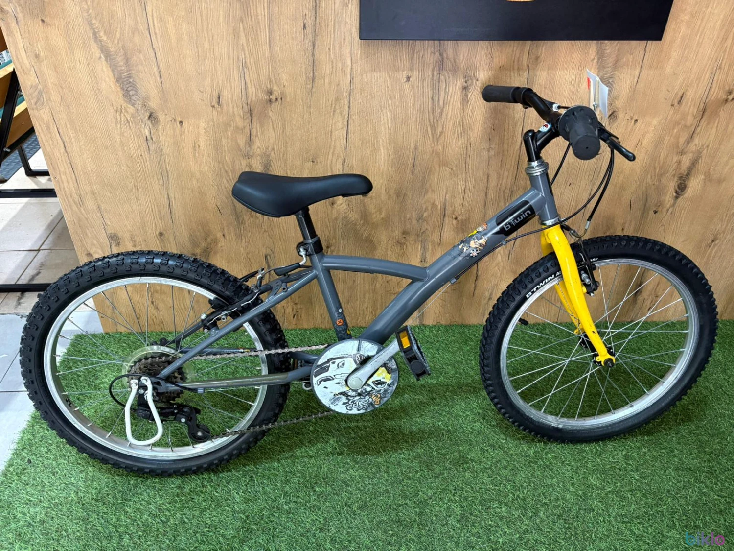 1. B-Twin Racing Boy 20inch