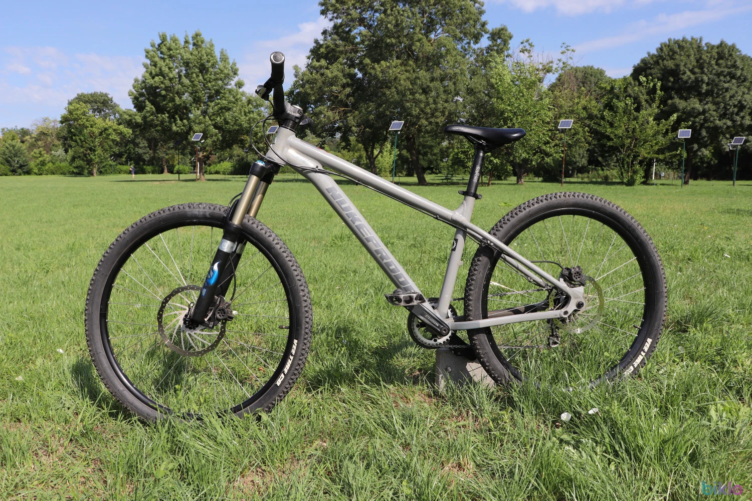 9. Nukeproof Scout V2 27.5 marimea M pentru Trail si Enduro.
