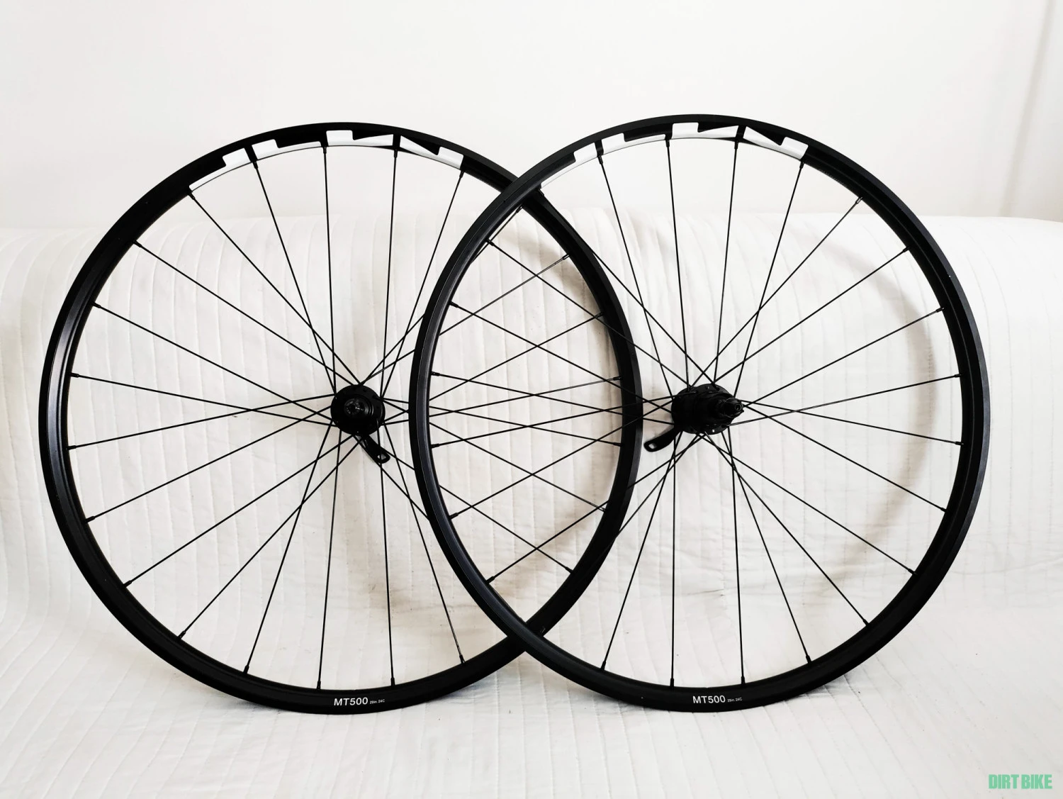 1. Set roti bicicleta Shimano WH-MT500