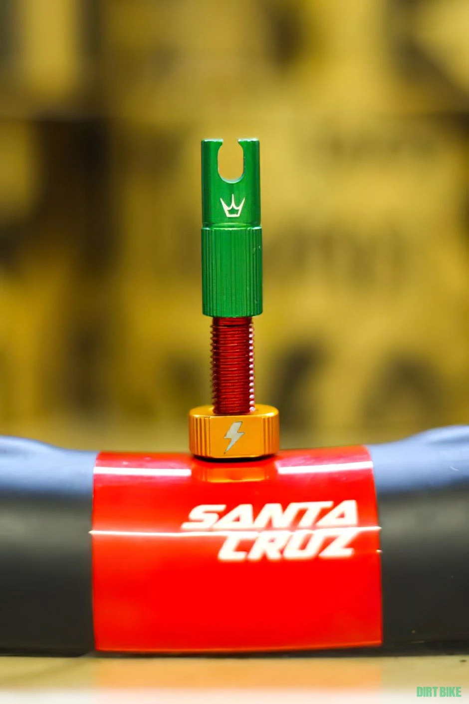 22. NOU! PEATY'S valve tubeless / perii / Holeshot / bidon Fidlock