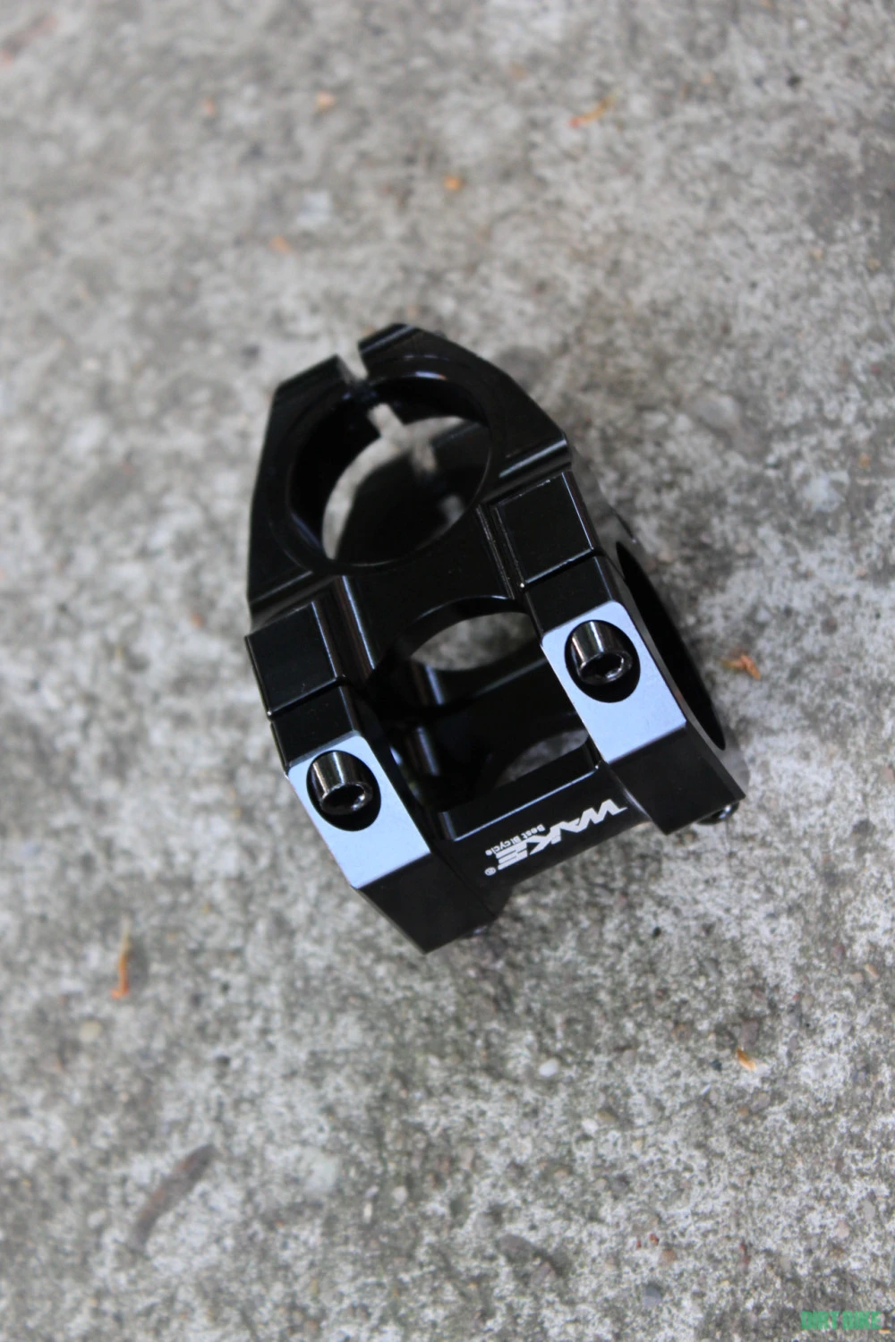 1. Wake SuperLight Comp pipa CNC 31.8' - 35mm negru
