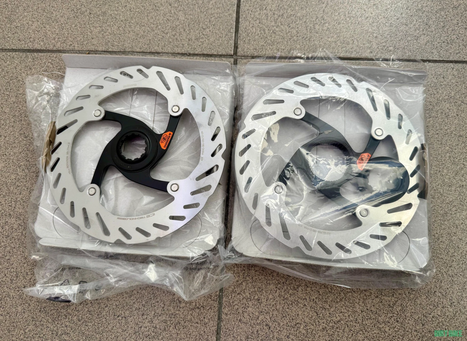 1. Discuri frana Shimano RT-CL800 Ultegra/XT 160mm CenterLock !