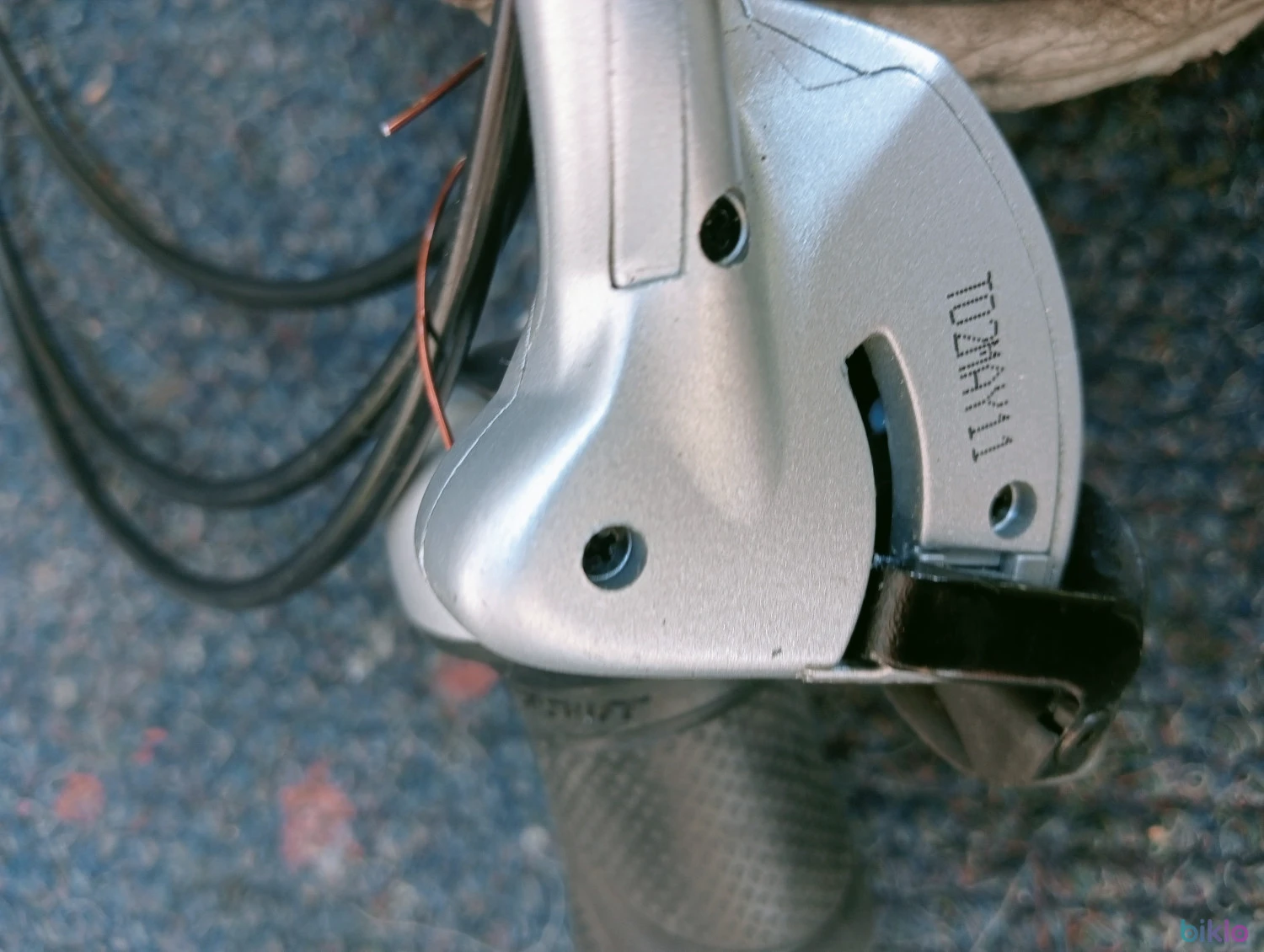 3. Maneta schimbator SRAM Dual Drive 8 pinioane si 3 V in butuc si Shimano Nexus 7