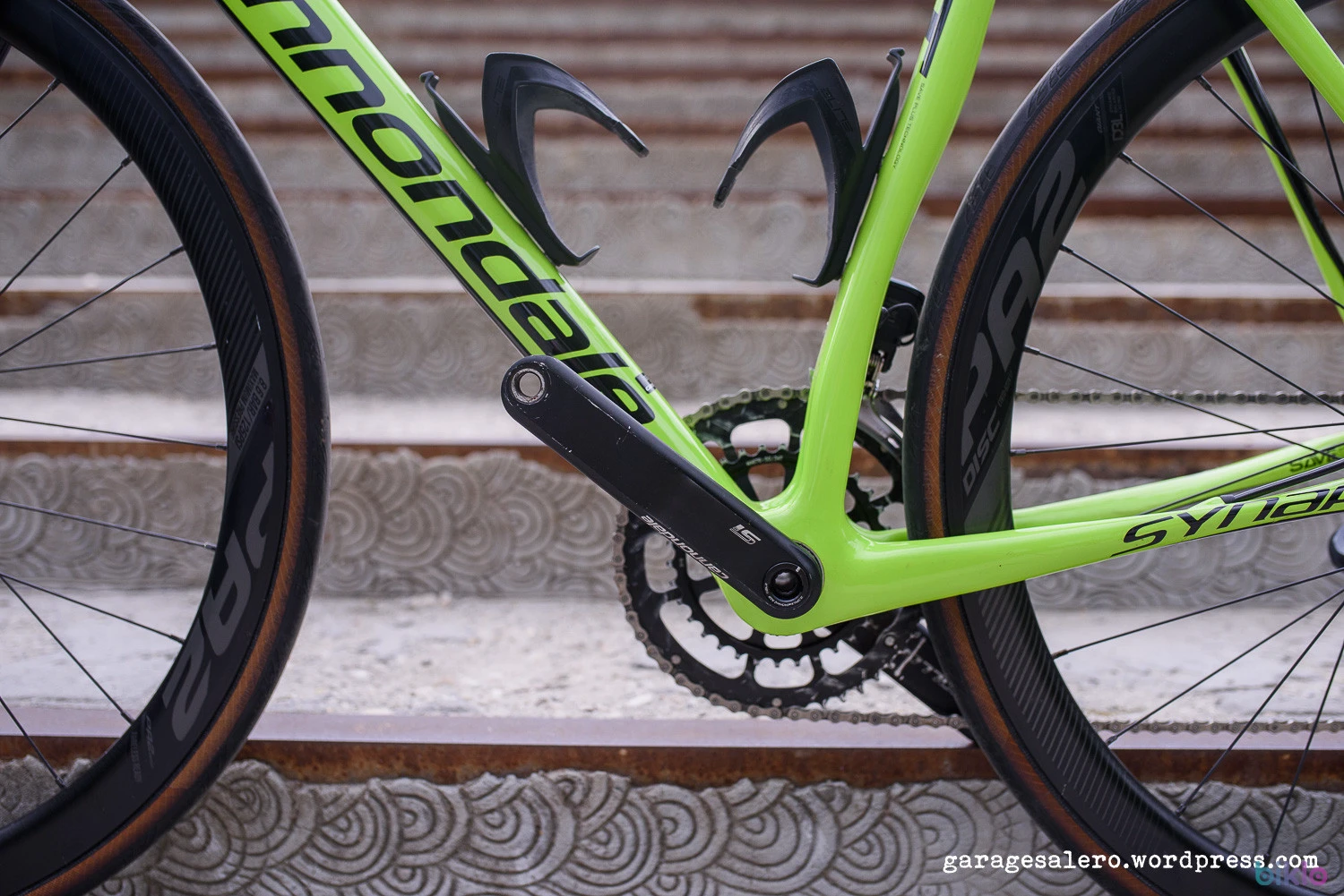7. Cannondale Synapse carbon disc Ultegra Di2 roti aero Giant