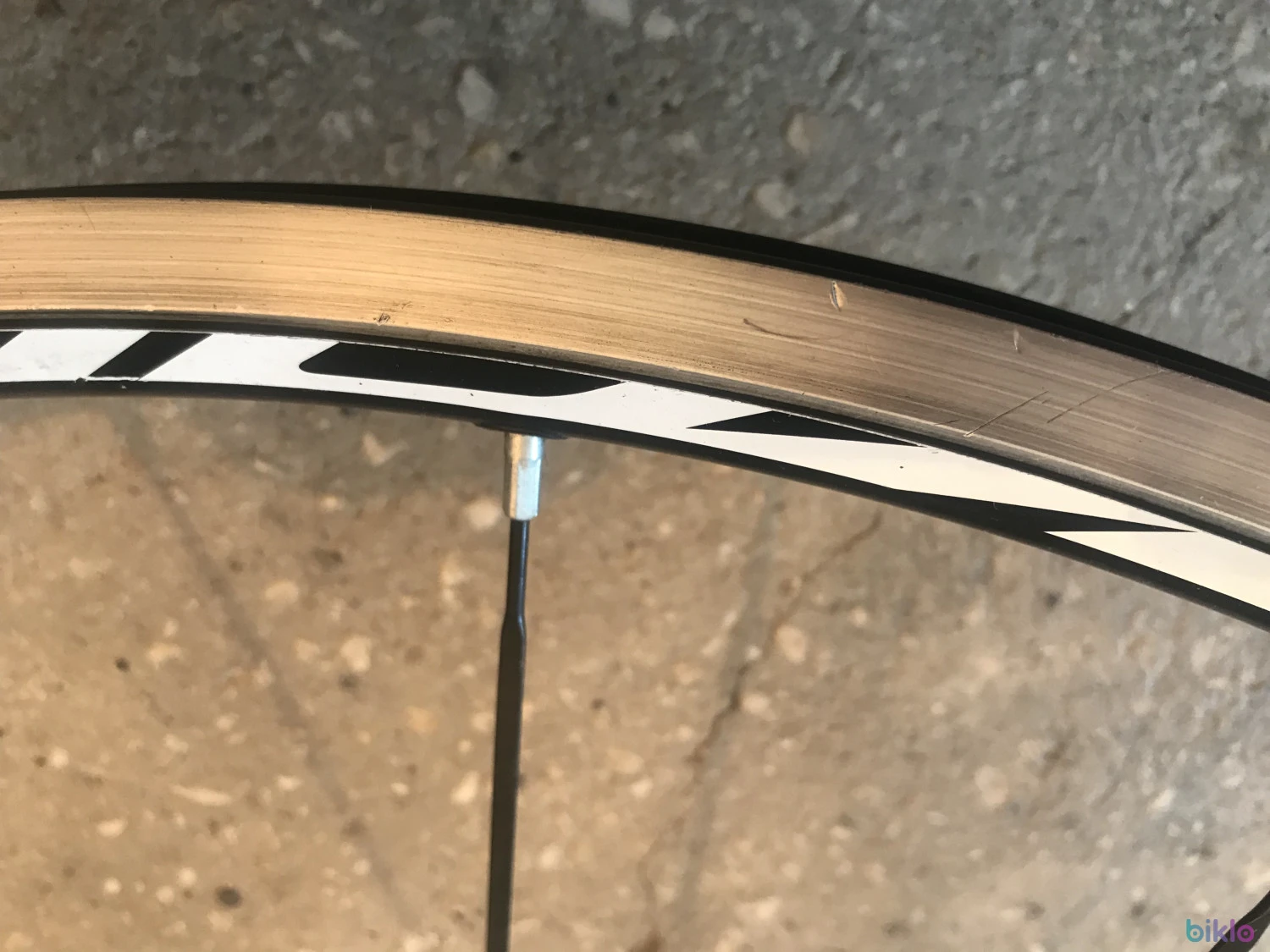 5. Roata spate Mavic Aksium