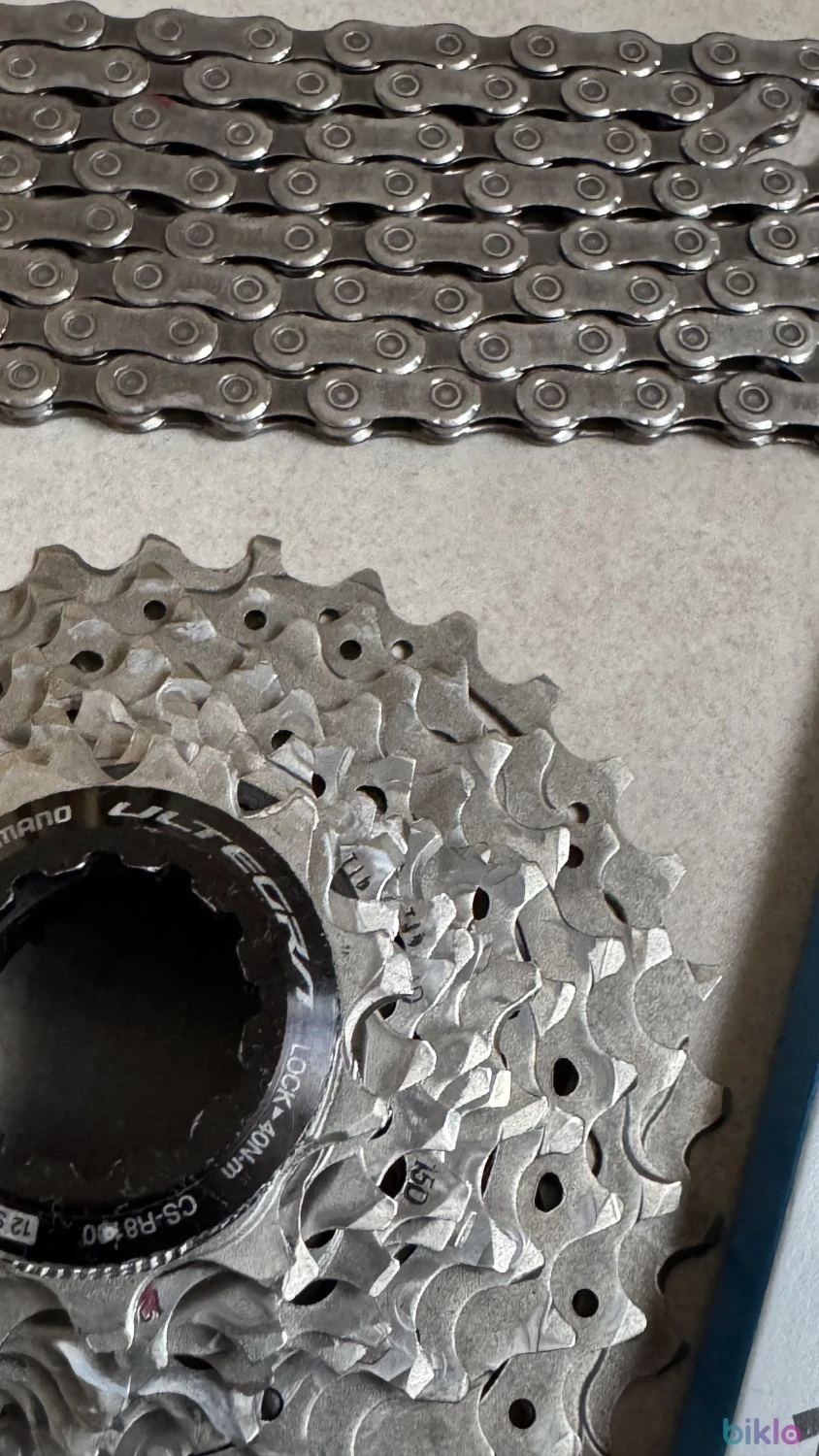 8. Casetta Pinioane 11-30 si lant 12 viteze Shimano Ultegra