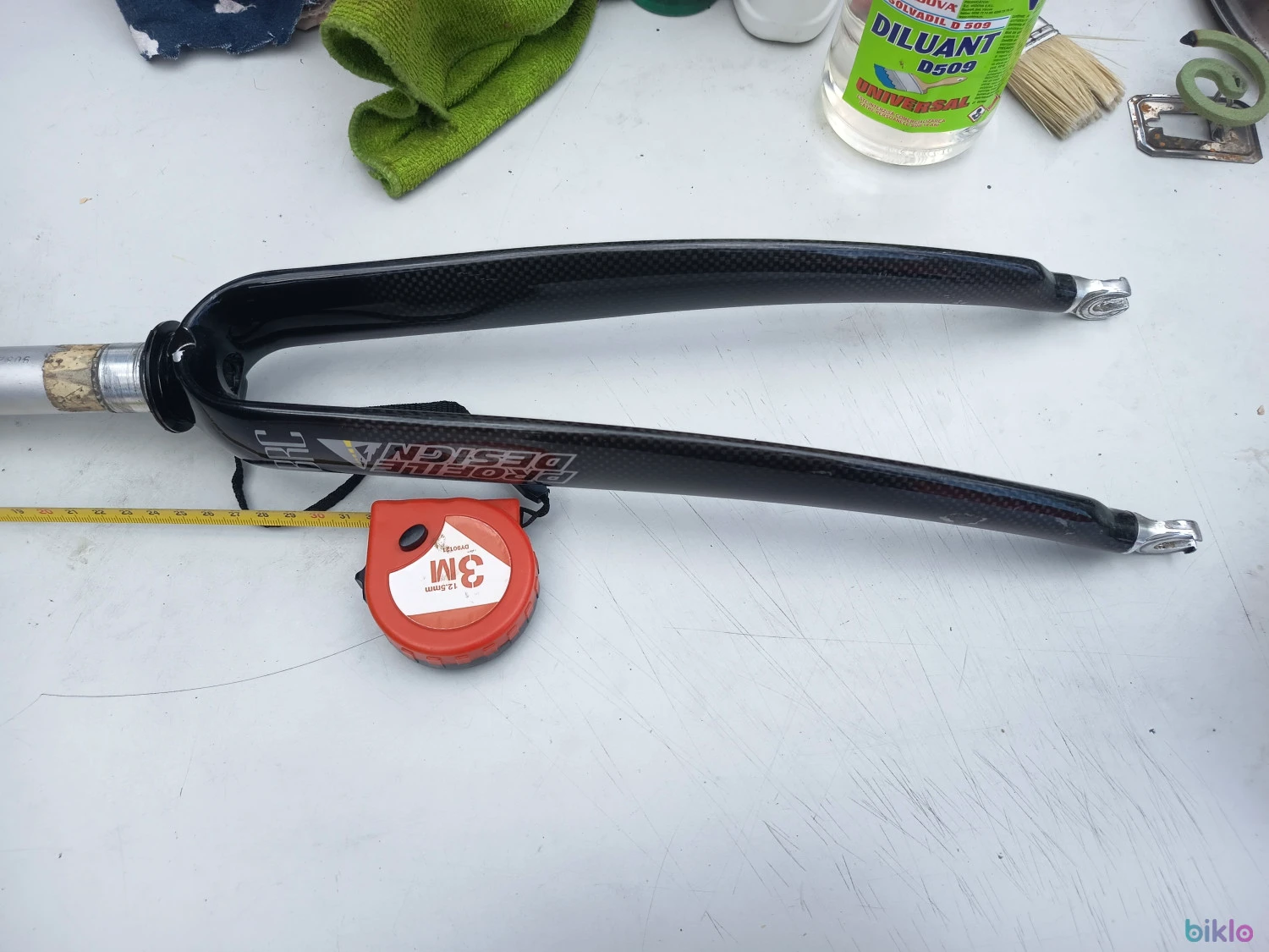 1. Vand furca de carbon
