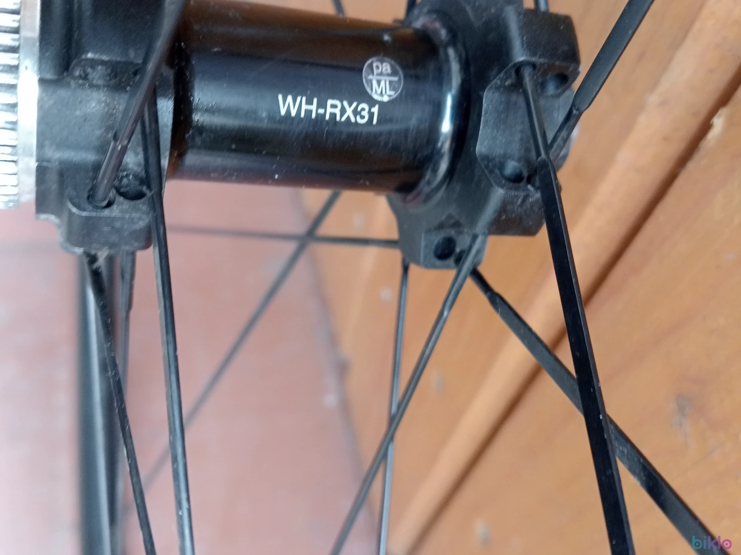 3. Roata fata 28 mtb treking gravel cu butuc si janta Shimano WH - RX 31 disc center lock