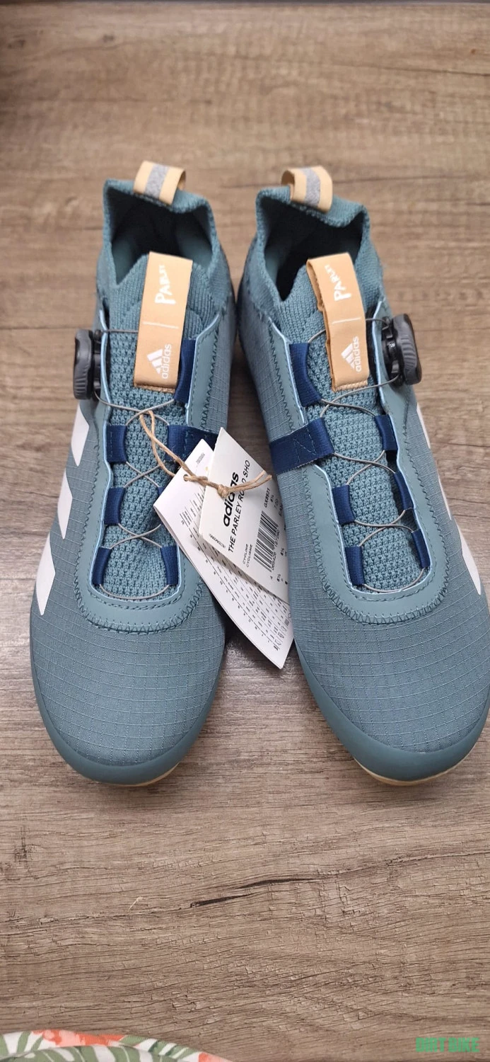 1. Pantofi Adidas Parly GX8931 mărimea 38.5