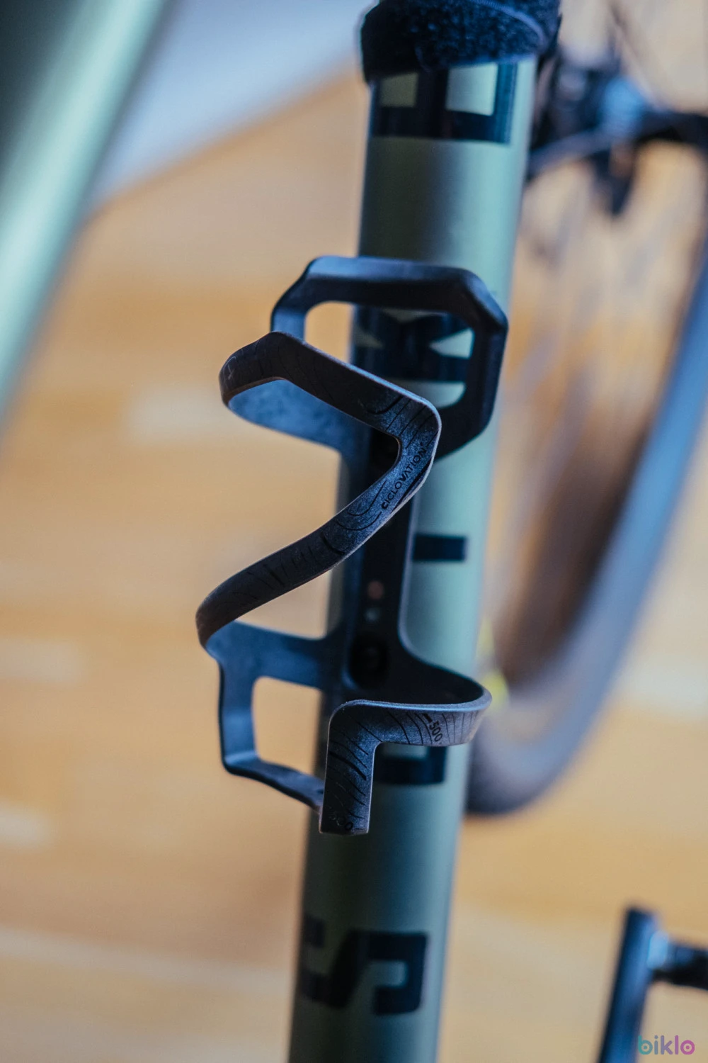 2. Ciclovation Trail Carbon Bottle Cage Minimalism TOPO - Side Pull
