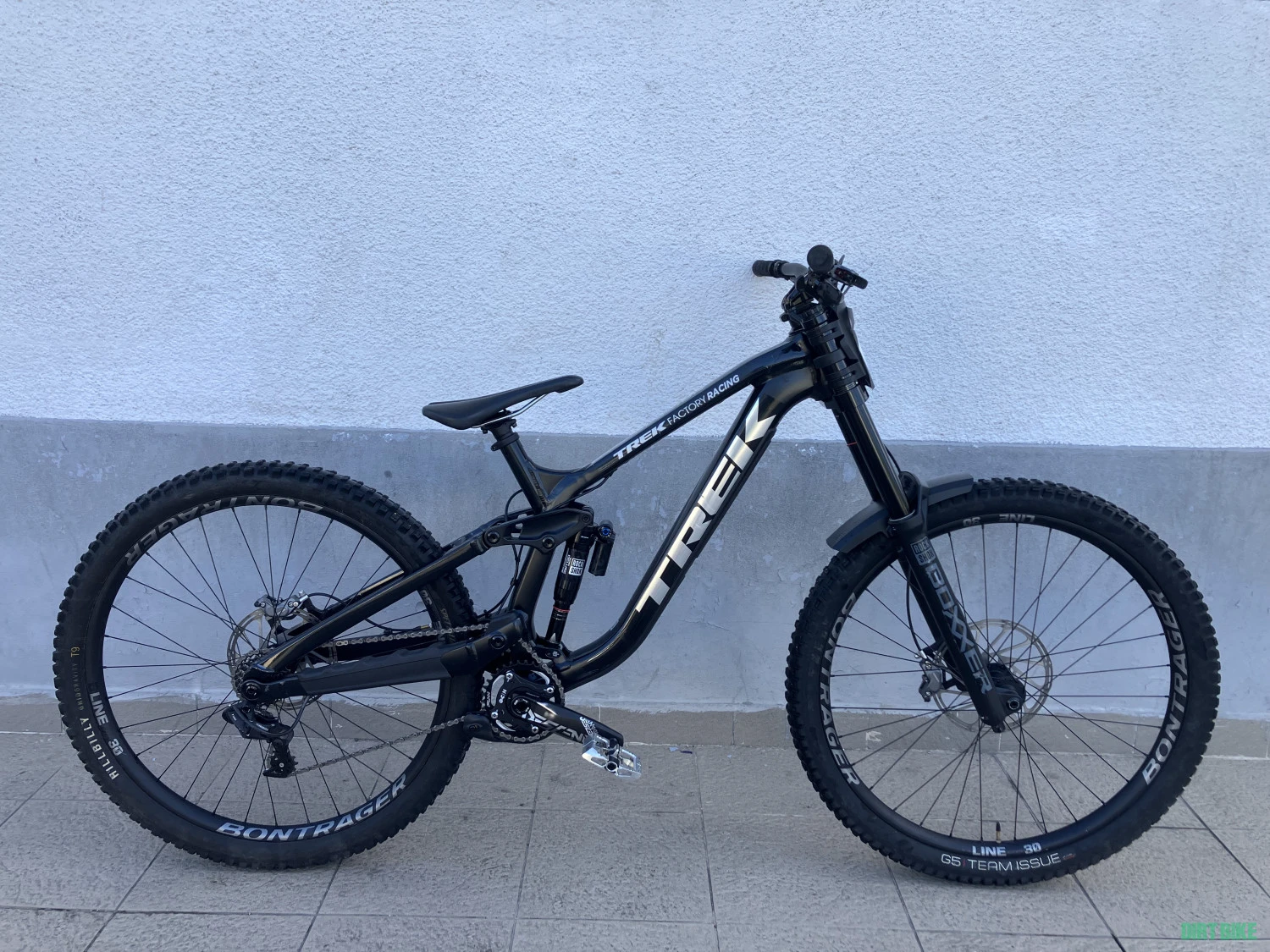 3. Bicicleta downhill Trek Session 8 , cu roti de 29", marime M , model2025