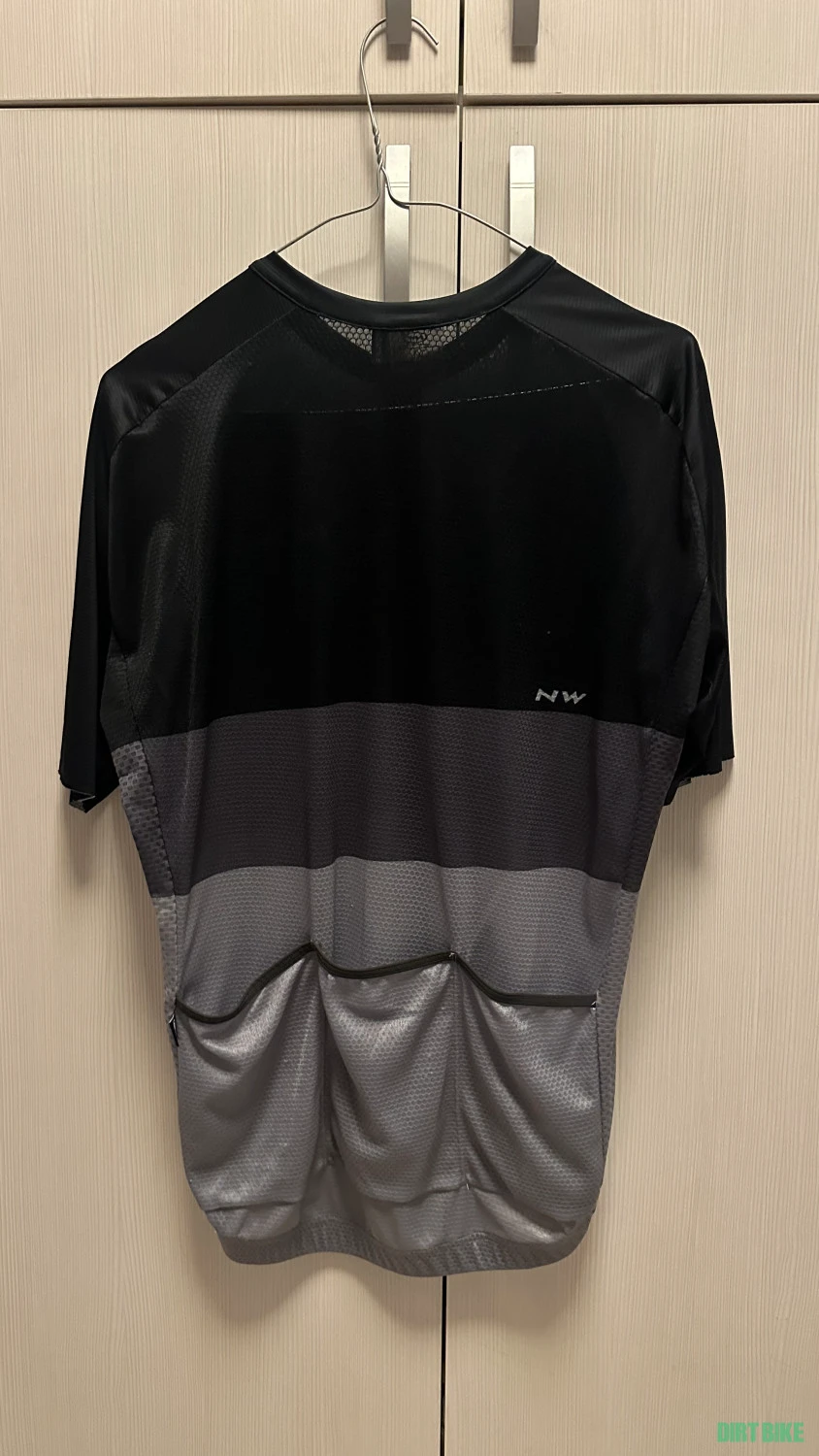 7. Vand tricouri ciclism Castelli / Santini / Northwave